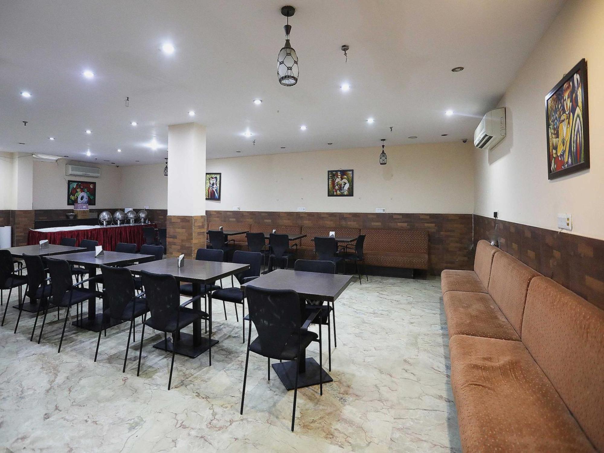 Hotel O Vedas Heritage Дели Экстерьер фото