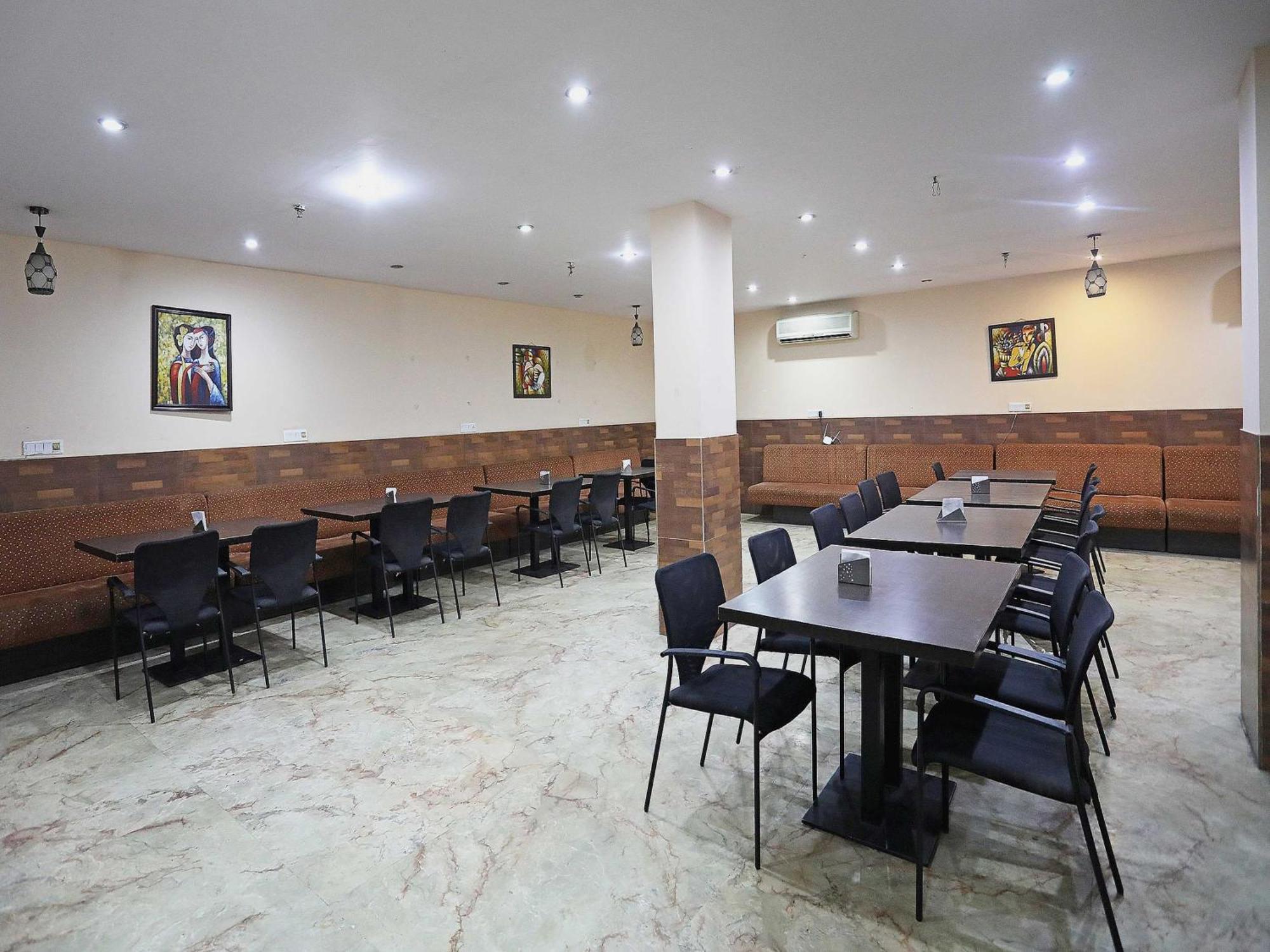 Hotel O Vedas Heritage Дели Экстерьер фото
